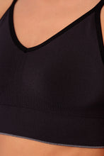 <transcy>THE WOMEN'S LOCKER Stamina medium support sports bra</transcy>